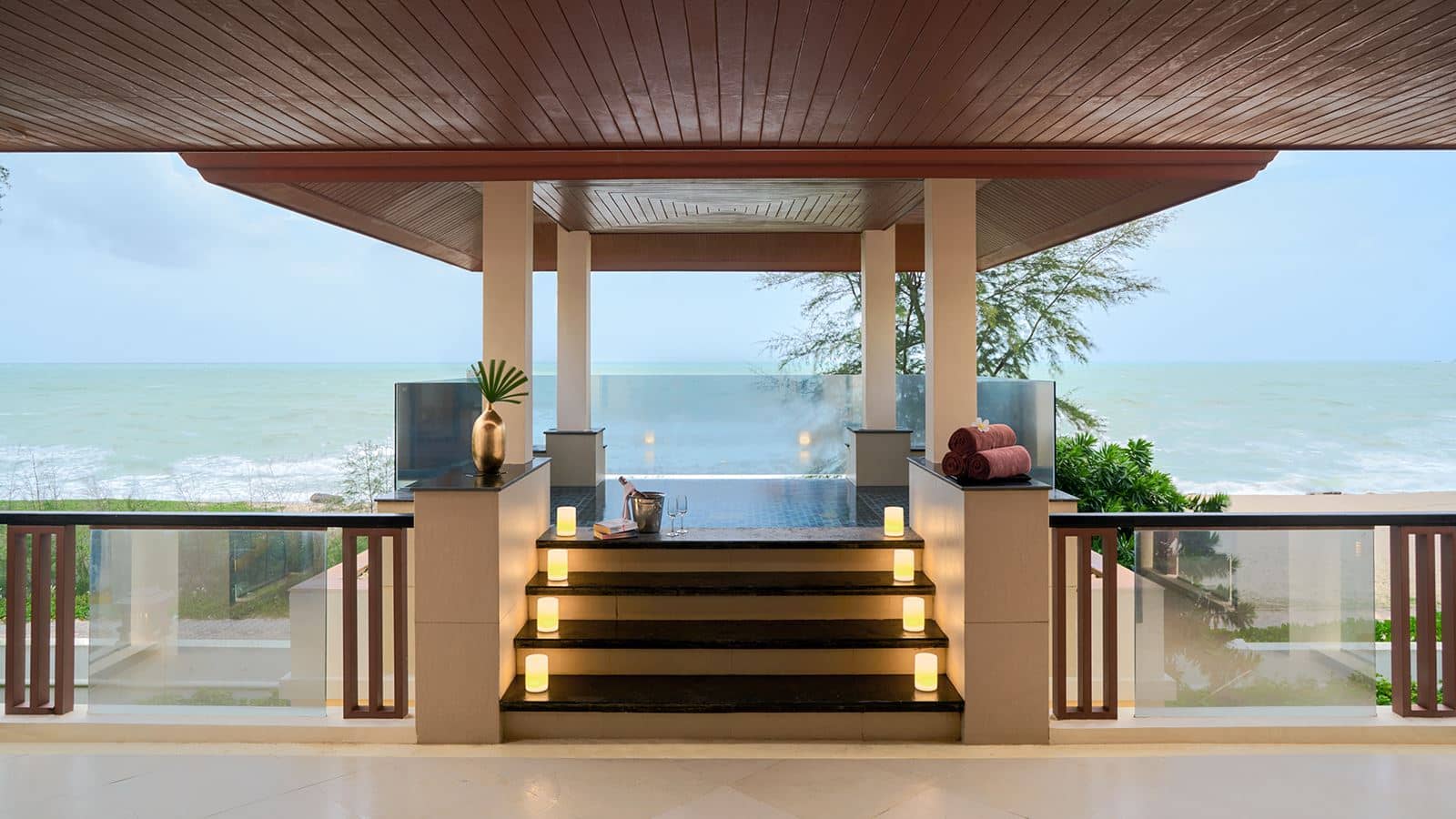 rooms-royal-seaview-jacuzzi-penthouse-3-bedroom