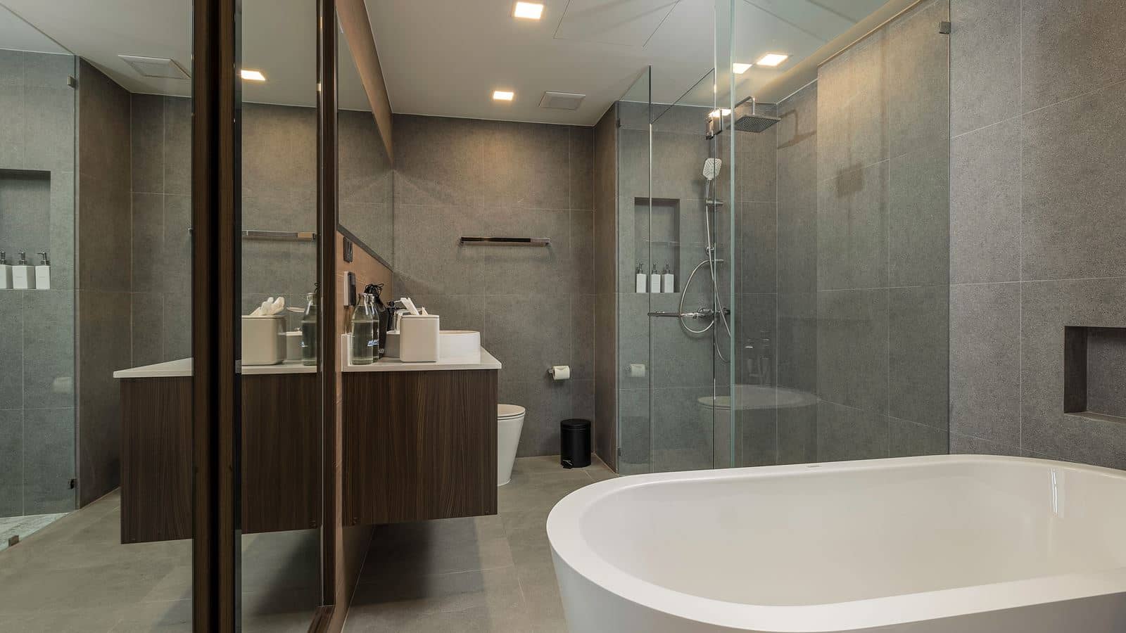 rooms-deluxe-room-with-bathtub