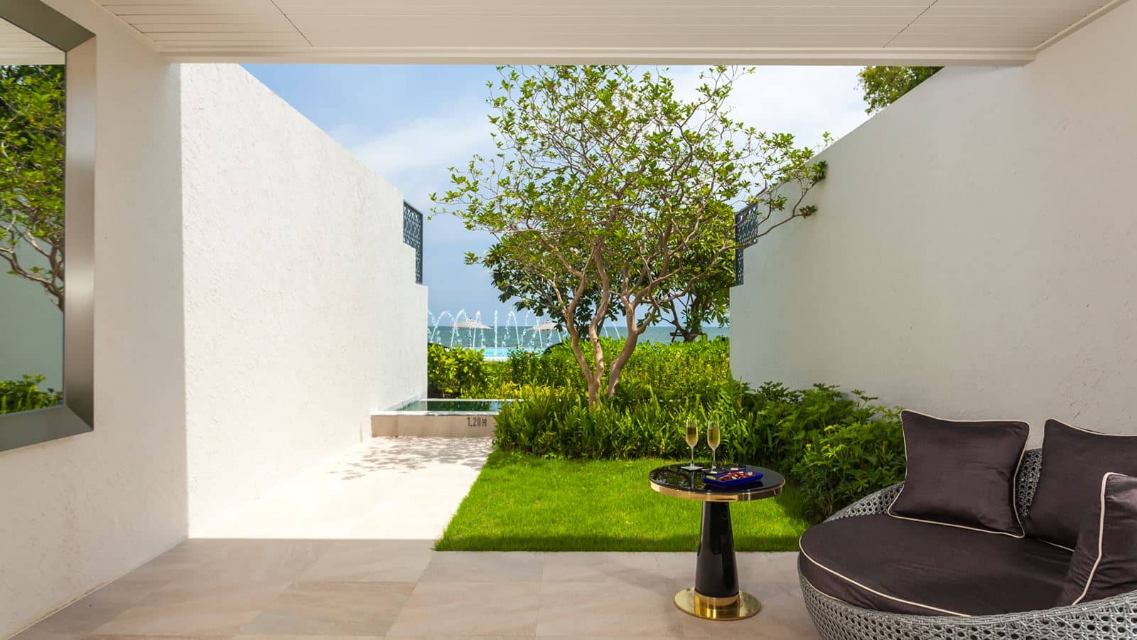 rooms-beachfront-pool-suite-garden-view