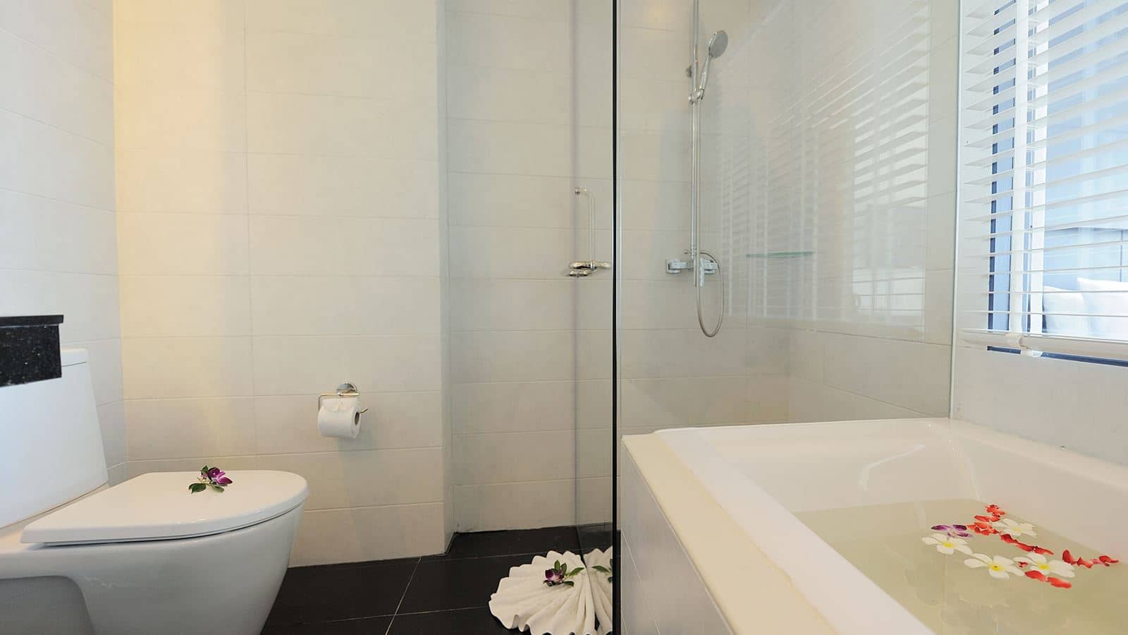 rooms-deluxe-sea-view-room