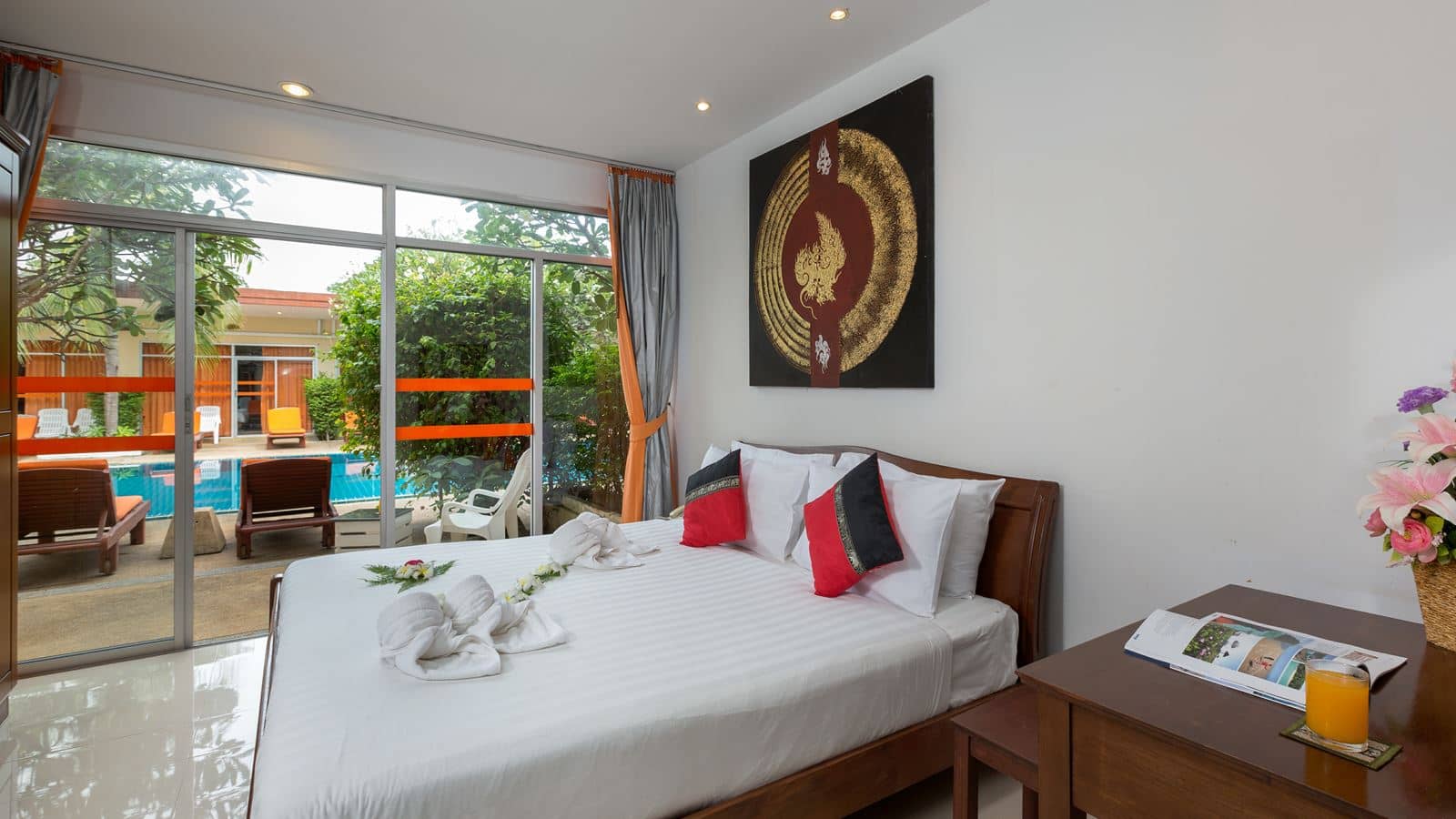 rooms-1-bedroom-suite-pool-access