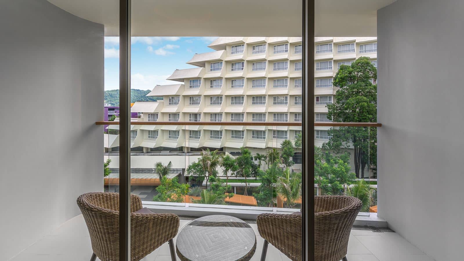 rooms-premier-balcony