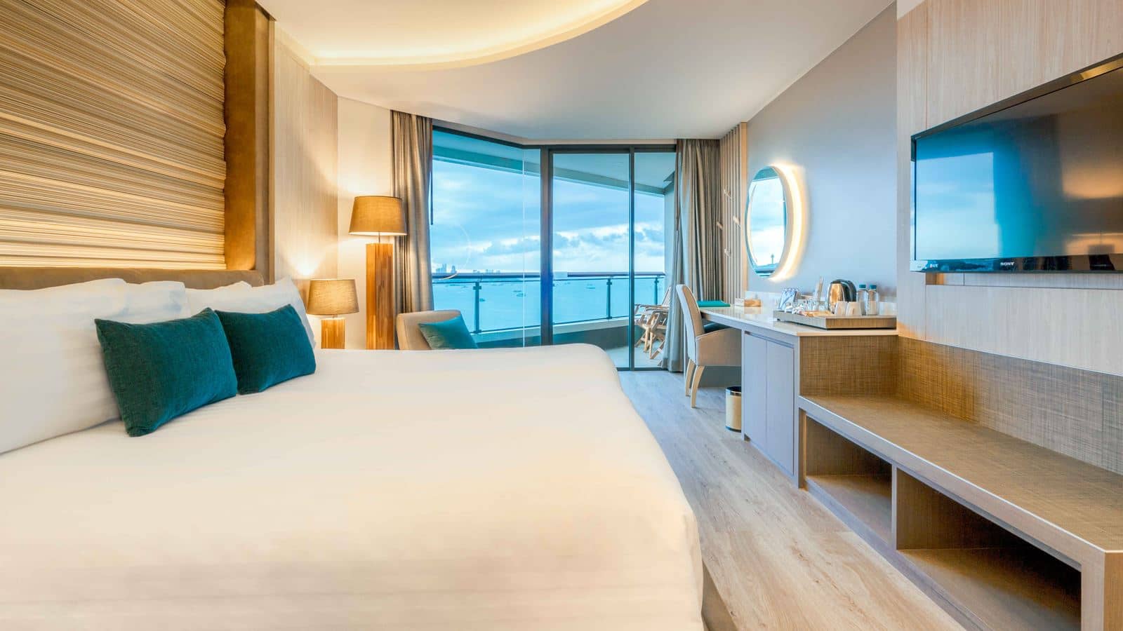 rooms-deluxe-room