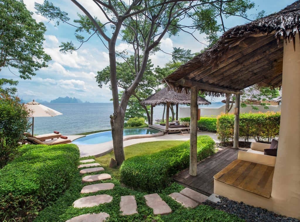 rooms-1bedroom-pool-villa-sea-view