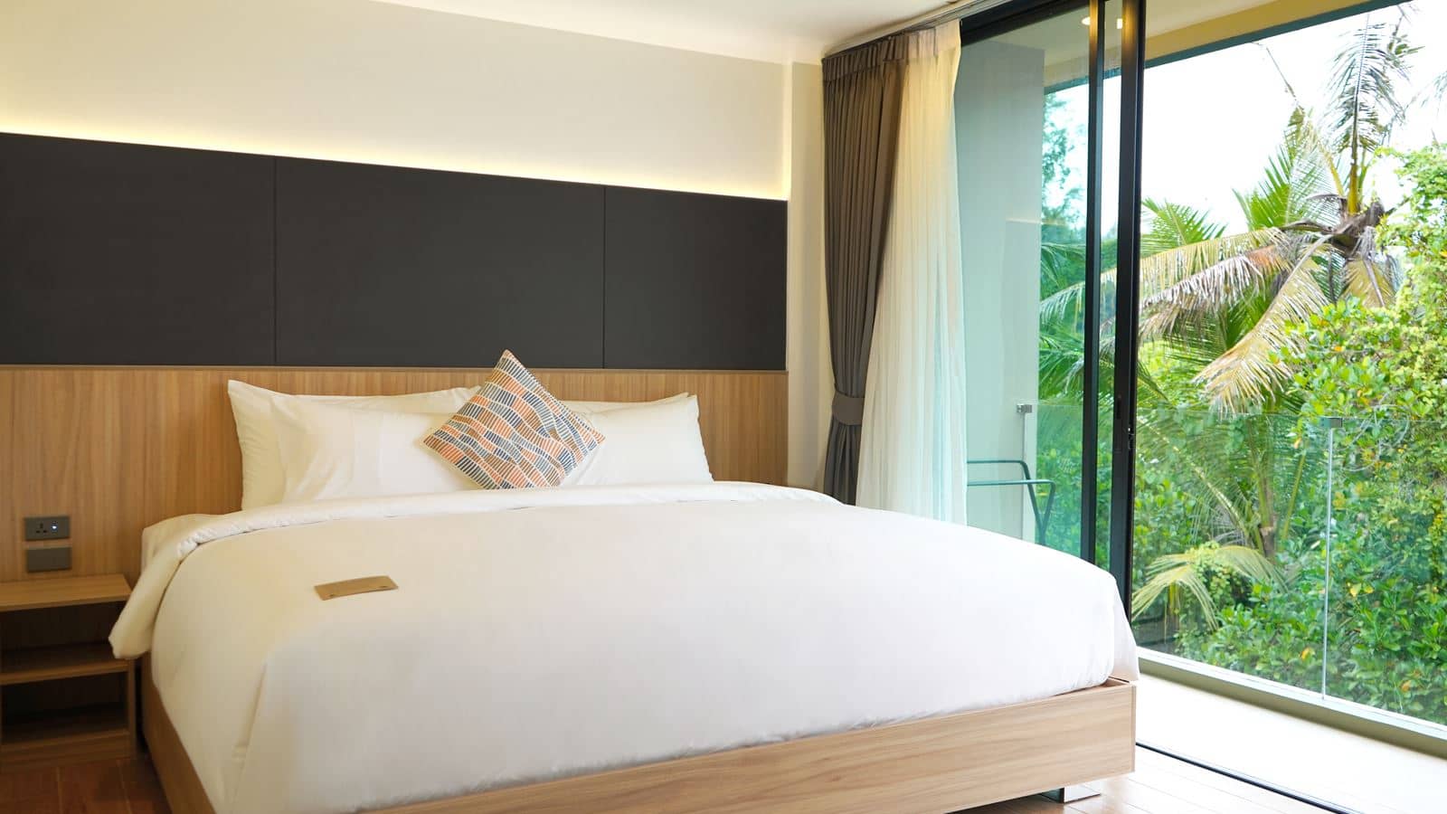 rooms-superior-room