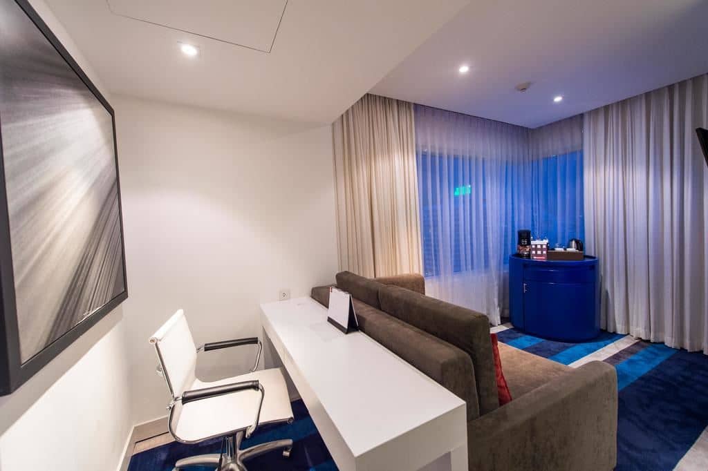 rooms-deluxe-suite-city-view