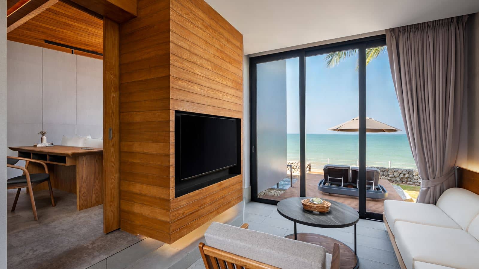 rooms-beachfront-suite-pool-villa
