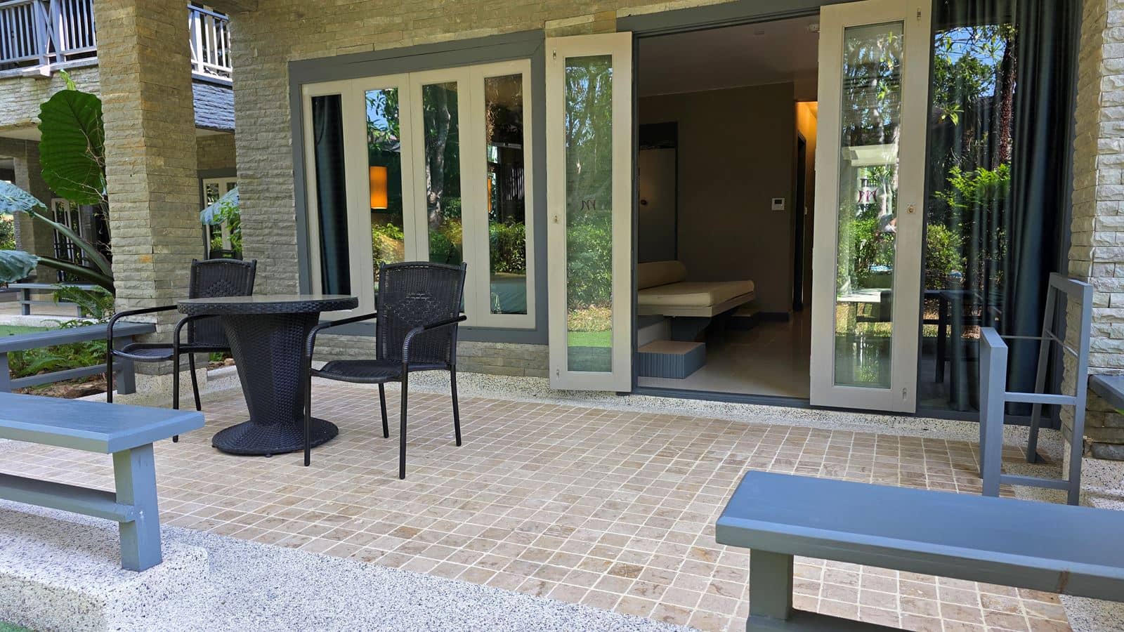 rooms-deluxe-garden-side