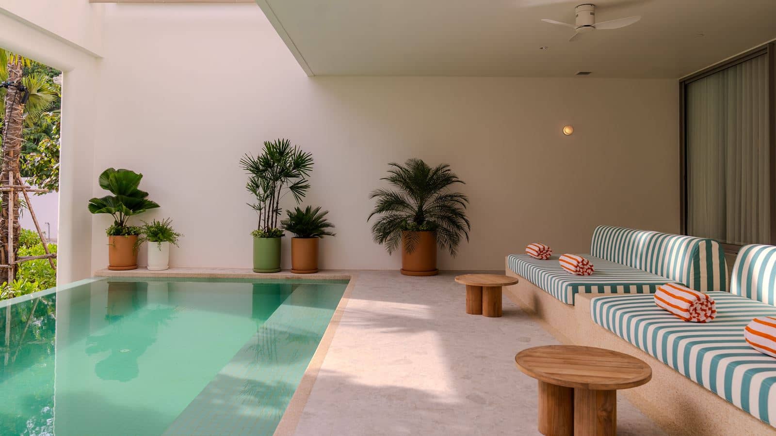 rooms-deluxe-one-bedroom-suite-with-ocean-view-and-private-pool