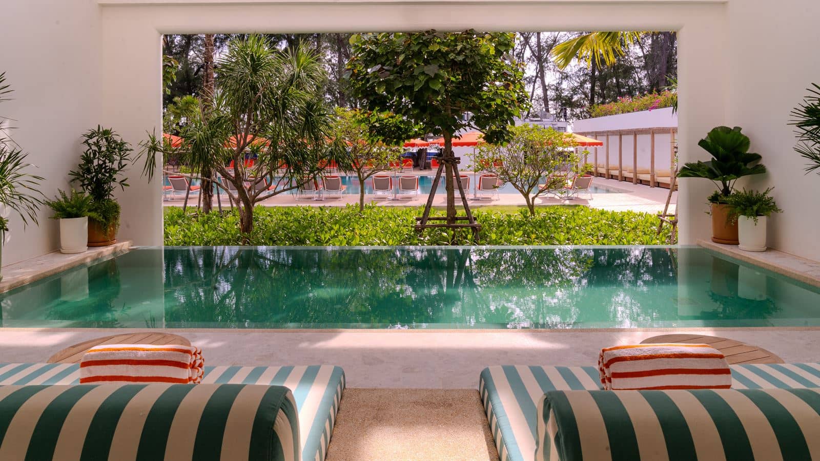 rooms-deluxe-one-bedroom-suite-with-ocean-view-and-private-pool