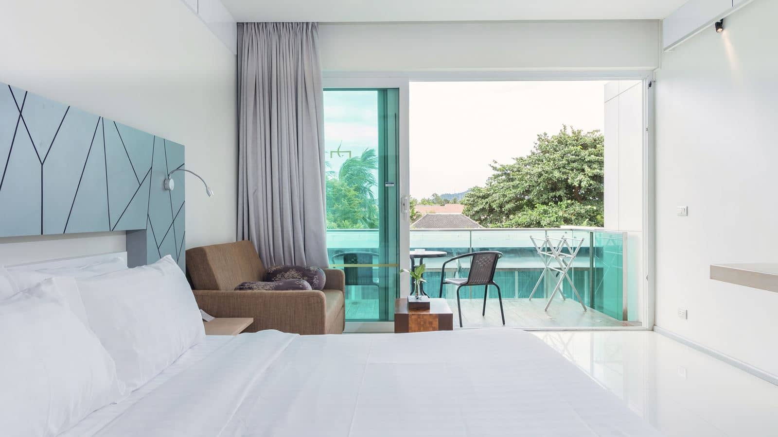 rooms-balcony-sea-view