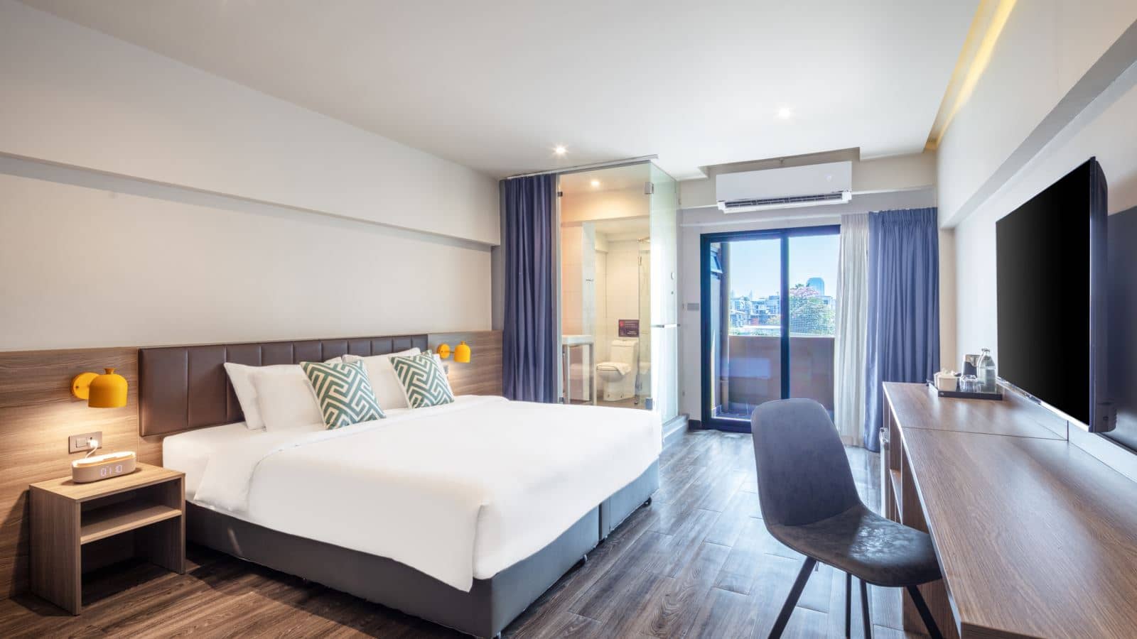 rooms-deluxe-room