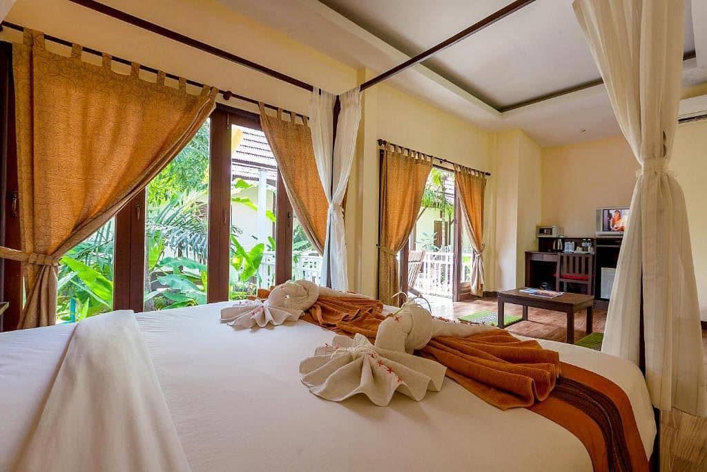 rooms-deluxe-bungalow-garden-view