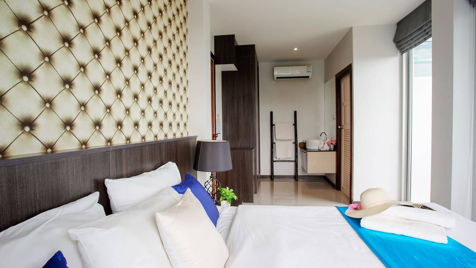 rooms-deluxe-room