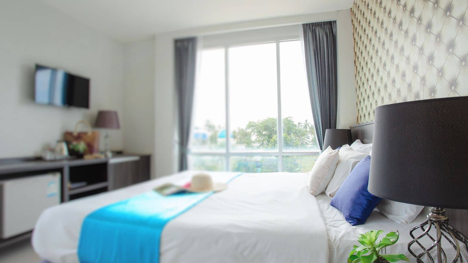 rooms-deluxe-room