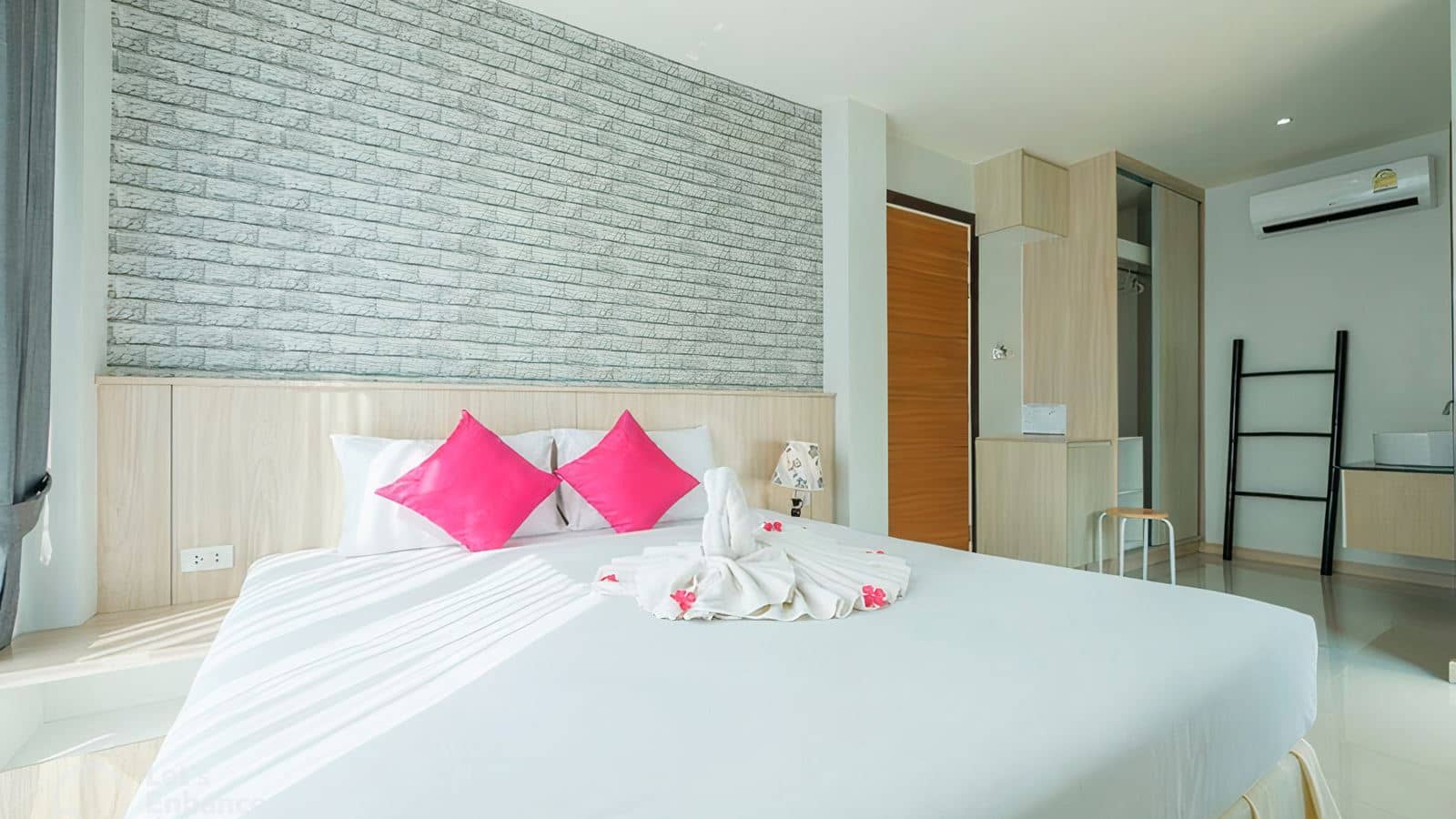 rooms-superior-room