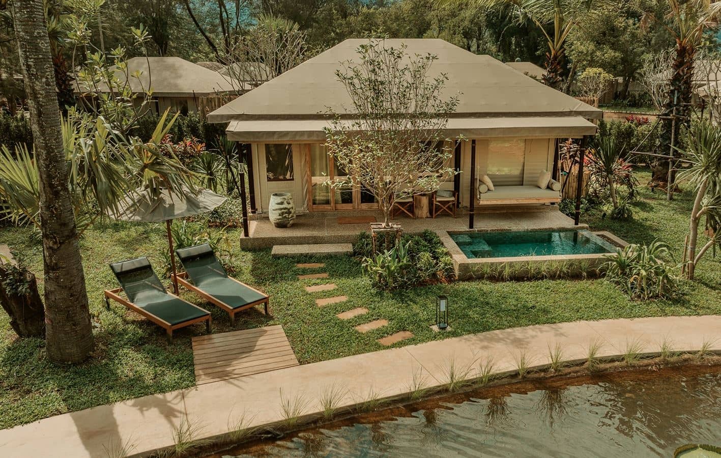 rooms-lagoon-pool-tent