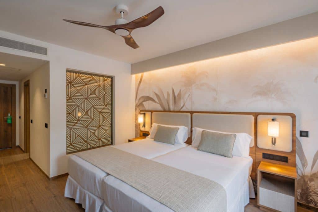 rooms-junior-suite-sea-view-2nd-child-share-bed