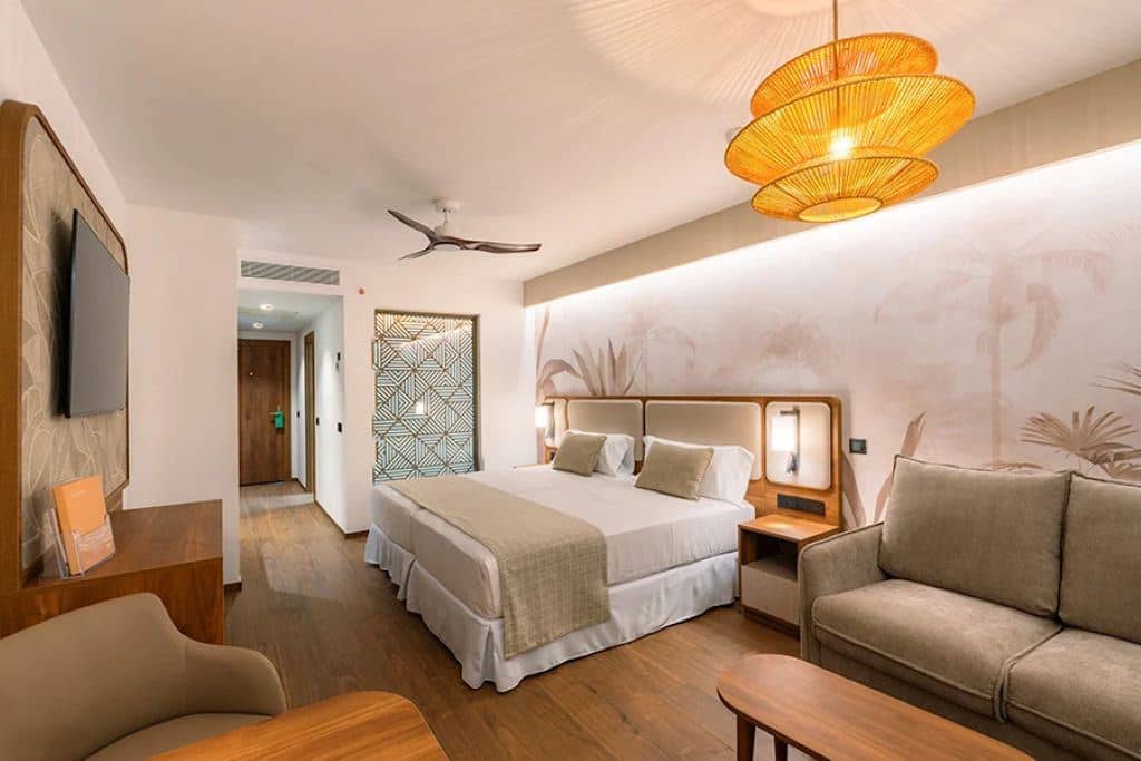 rooms-swim-up-junior-suite-elite