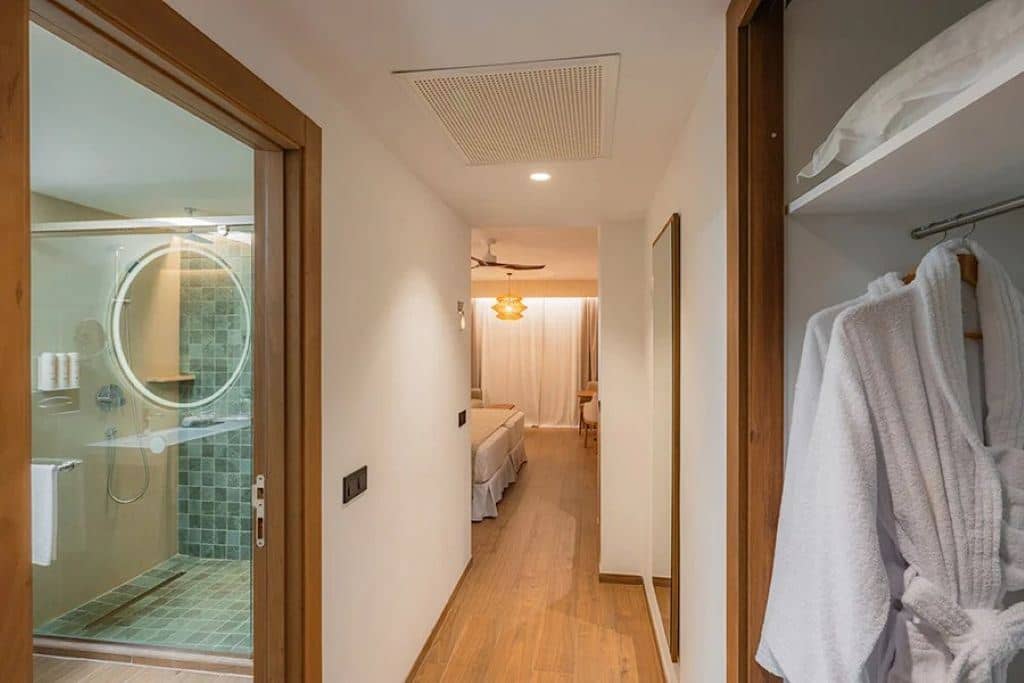 rooms-swim-up-junior-suite-elite