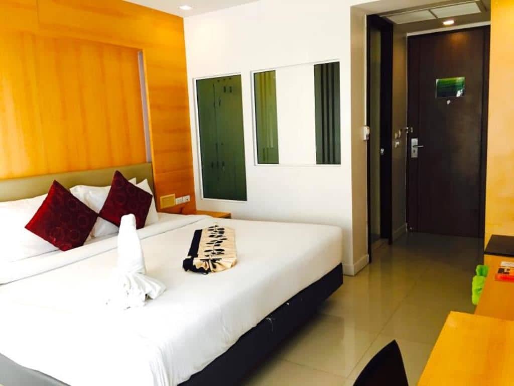 rooms-superior-pool-view
