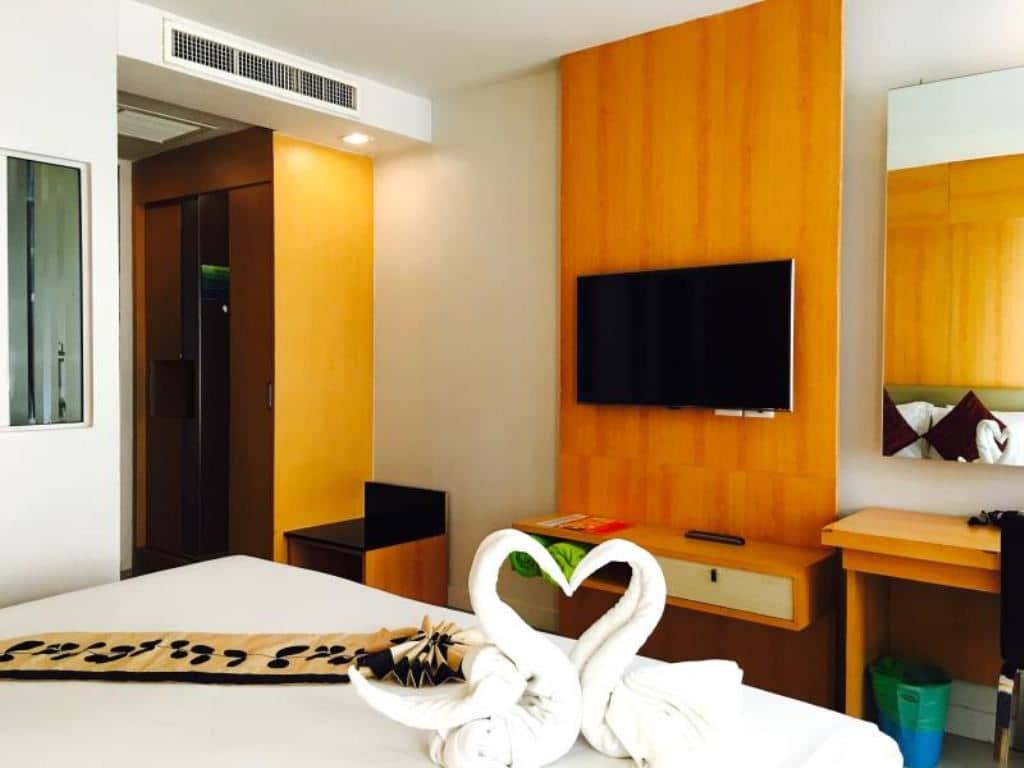 rooms-superior-pool-view