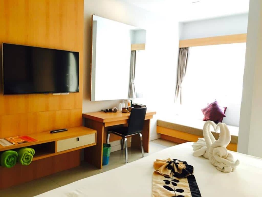 rooms-superior-pool-view