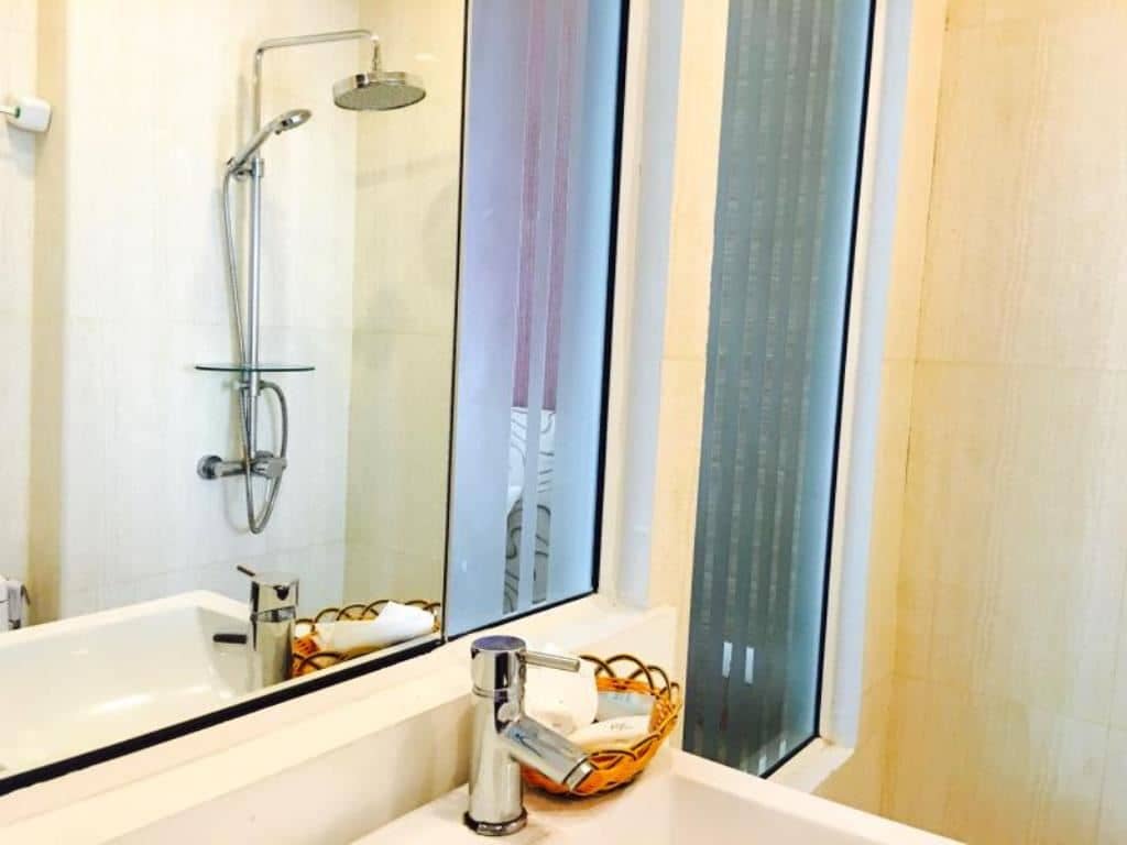 rooms-pool-access-king