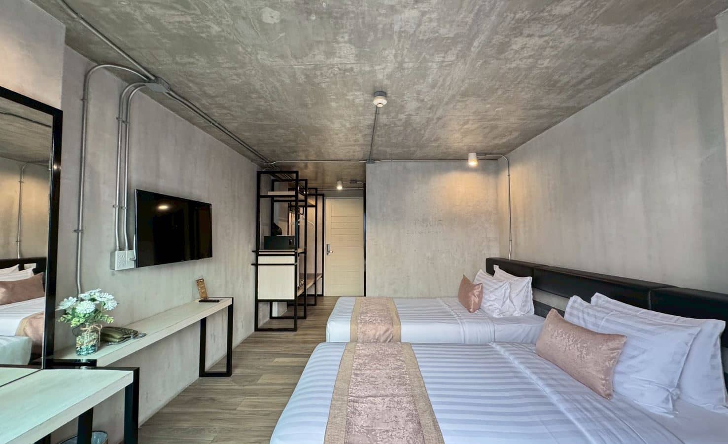 rooms-deluxe-twin-city-view