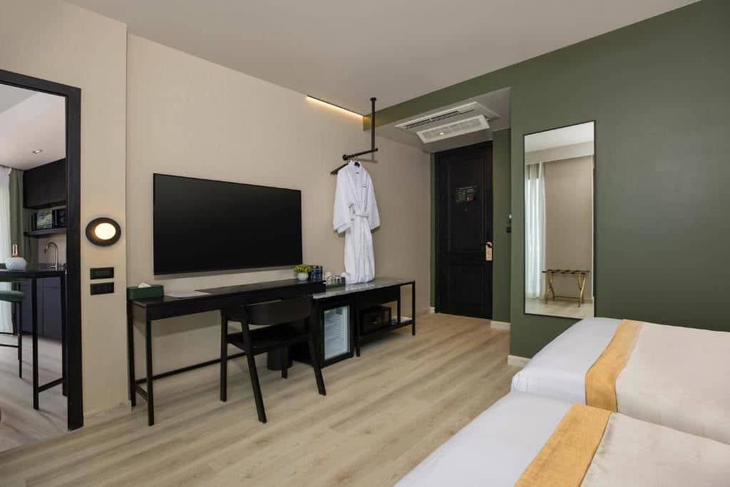 rooms-family-conexting-room