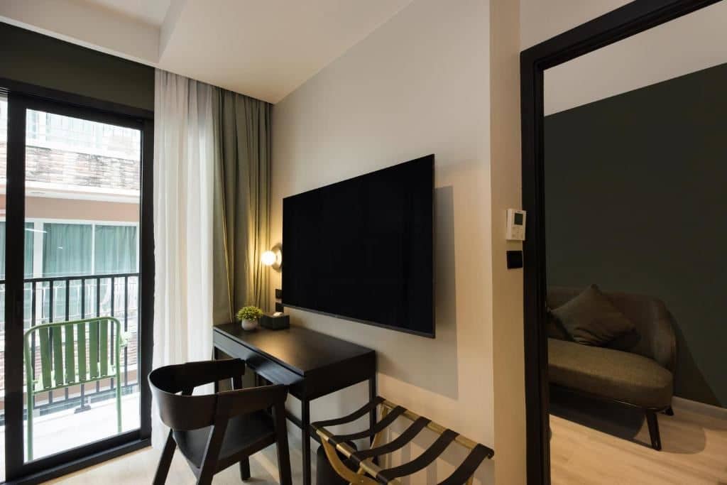 rooms-family-conexting-room