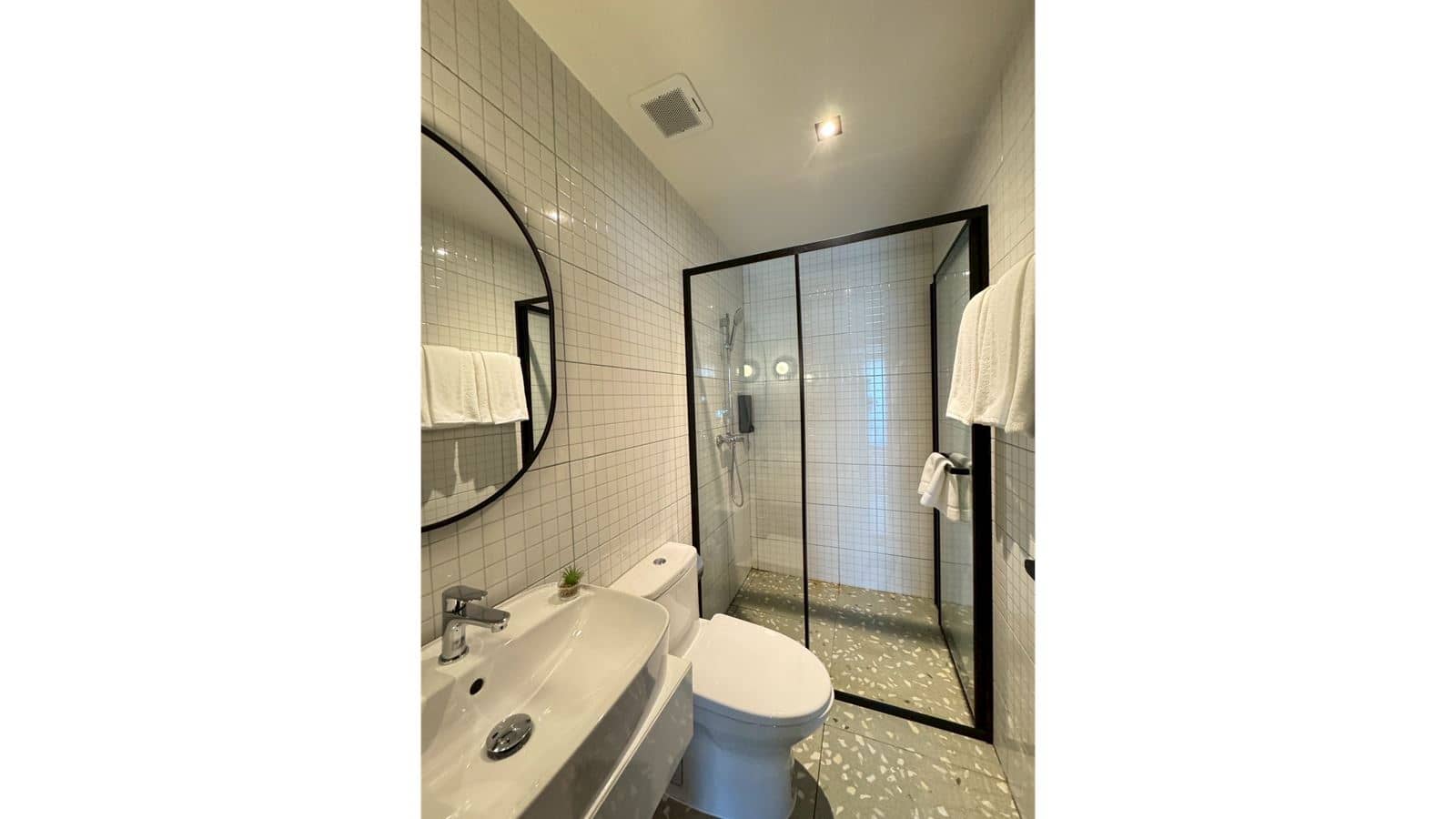 rooms-deluxe-suite-room
