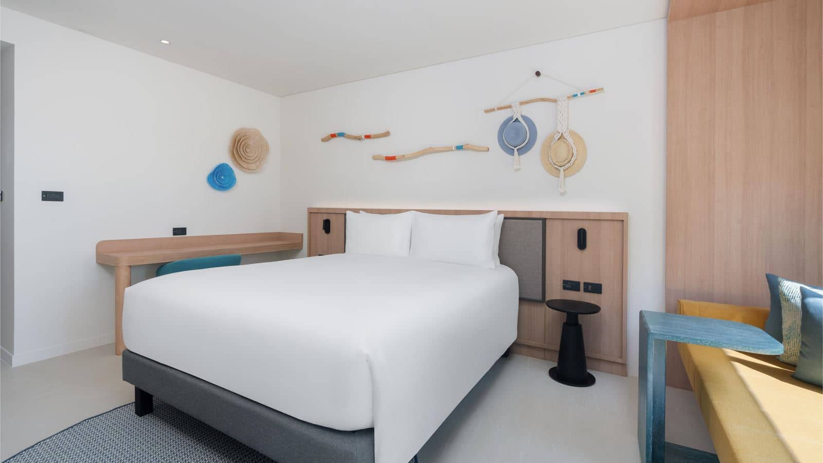 rooms-superior-room