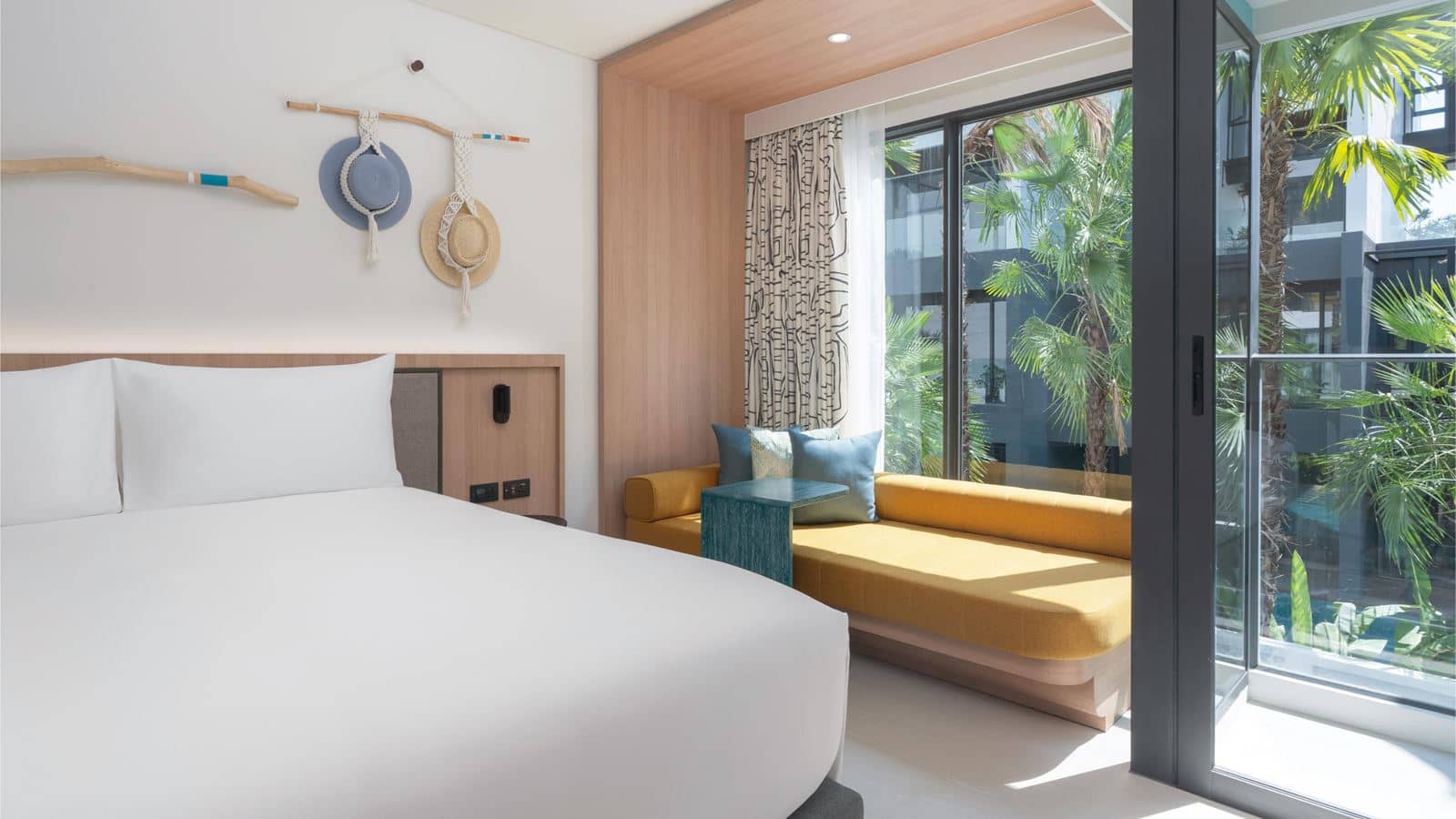 rooms-superior-room