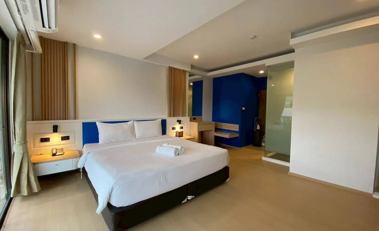 rooms-deluxe-room