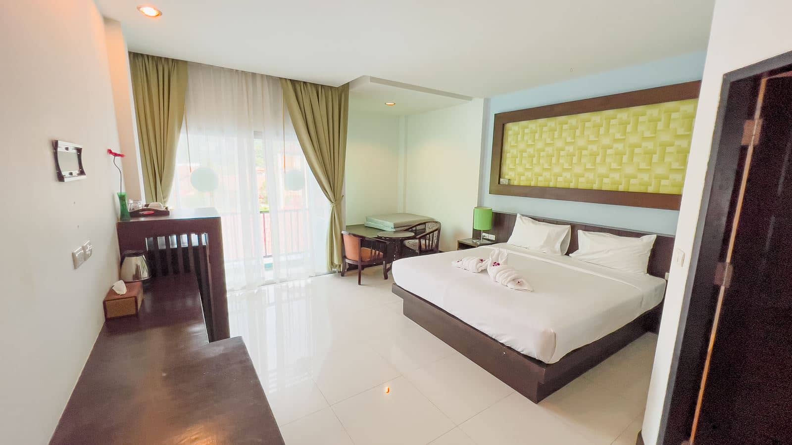 rooms-deluxe-room