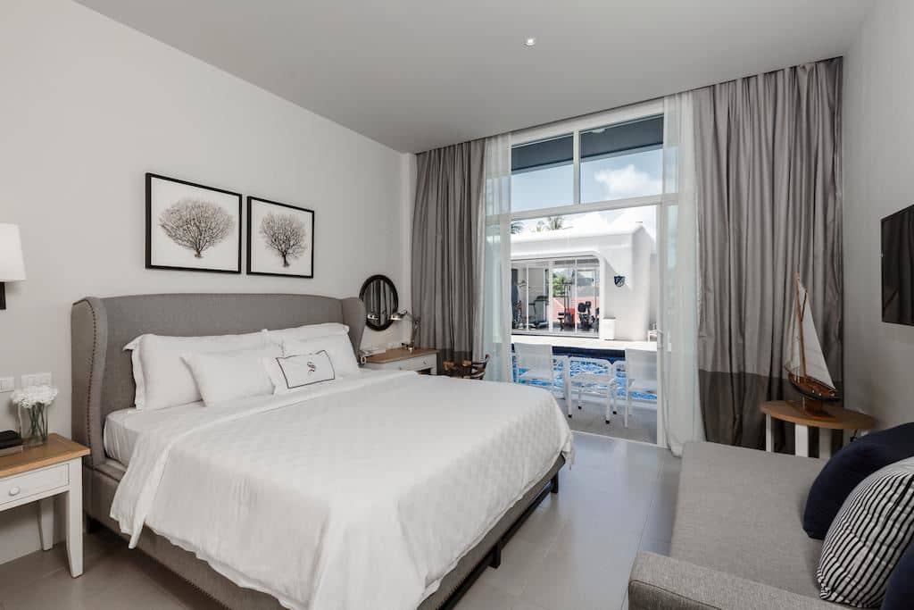 rooms-deluxe-pool-access