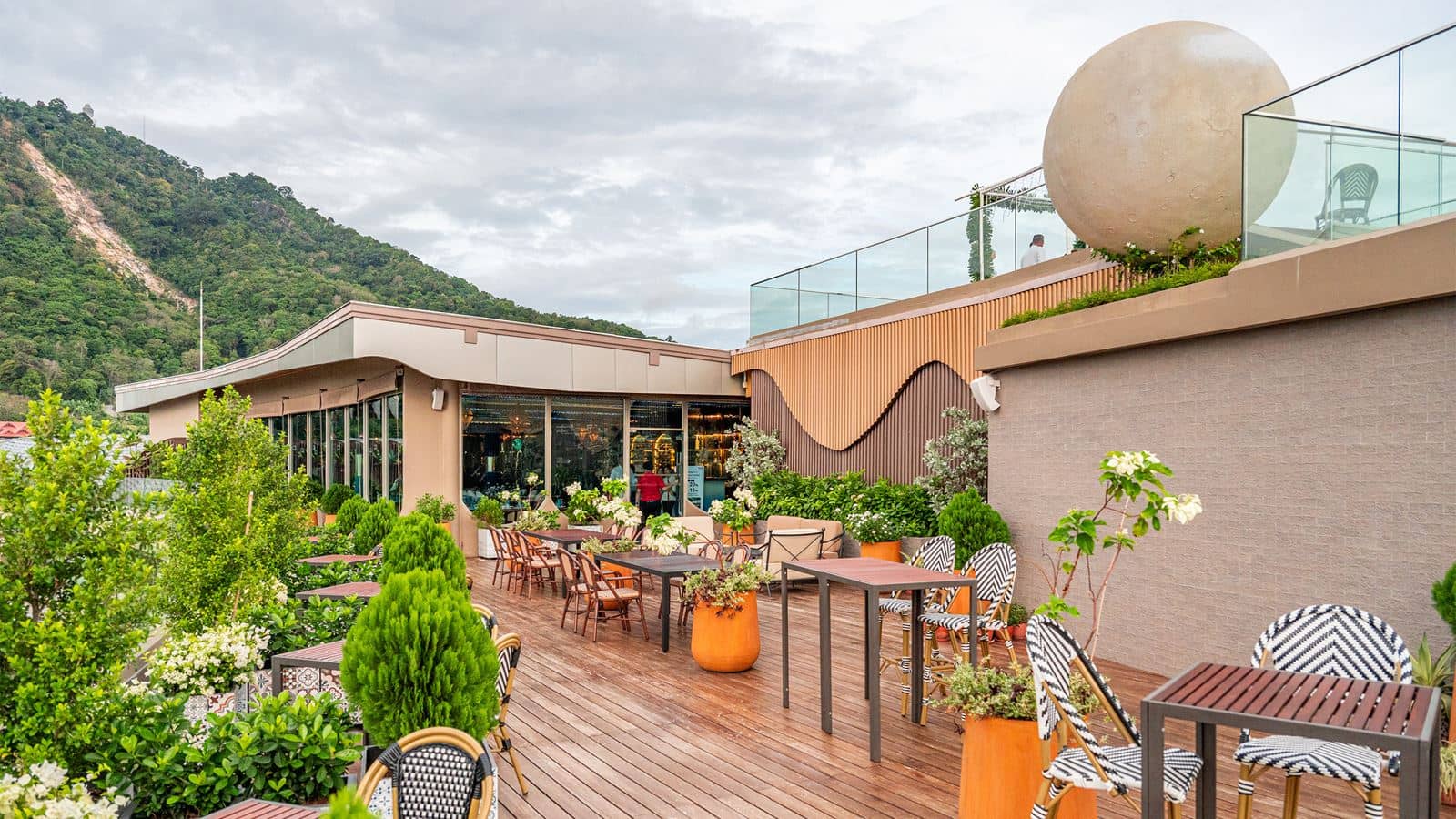 restaurants-moon-terrace