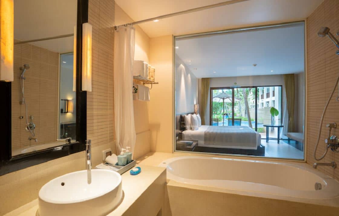 rooms-pool-access