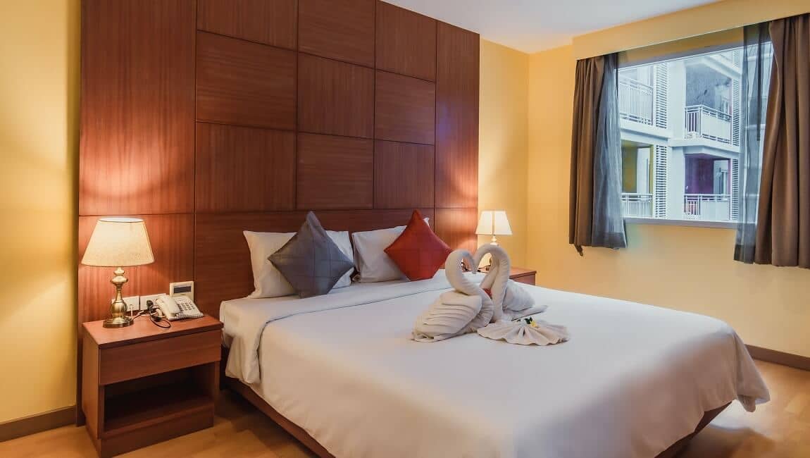 rooms-family-suite-pool-view
