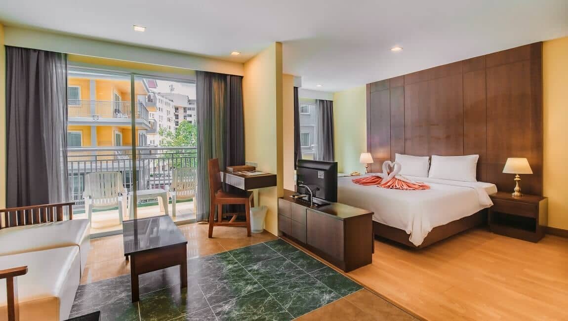 rooms-deluxe-suite-city-view