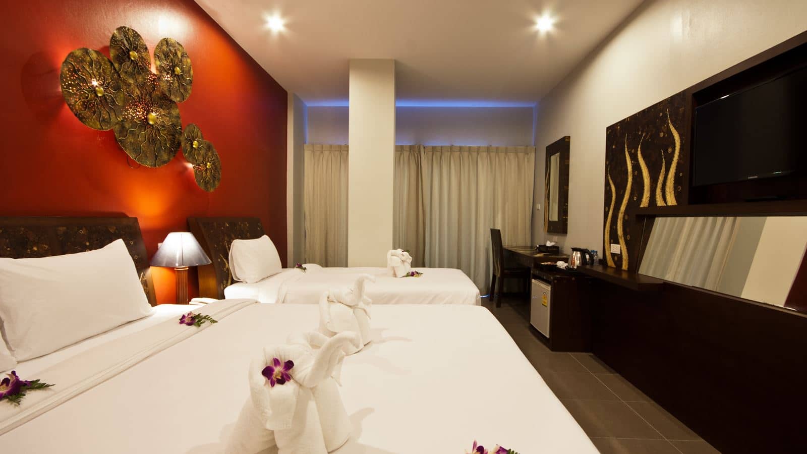 rooms-deluxe-room