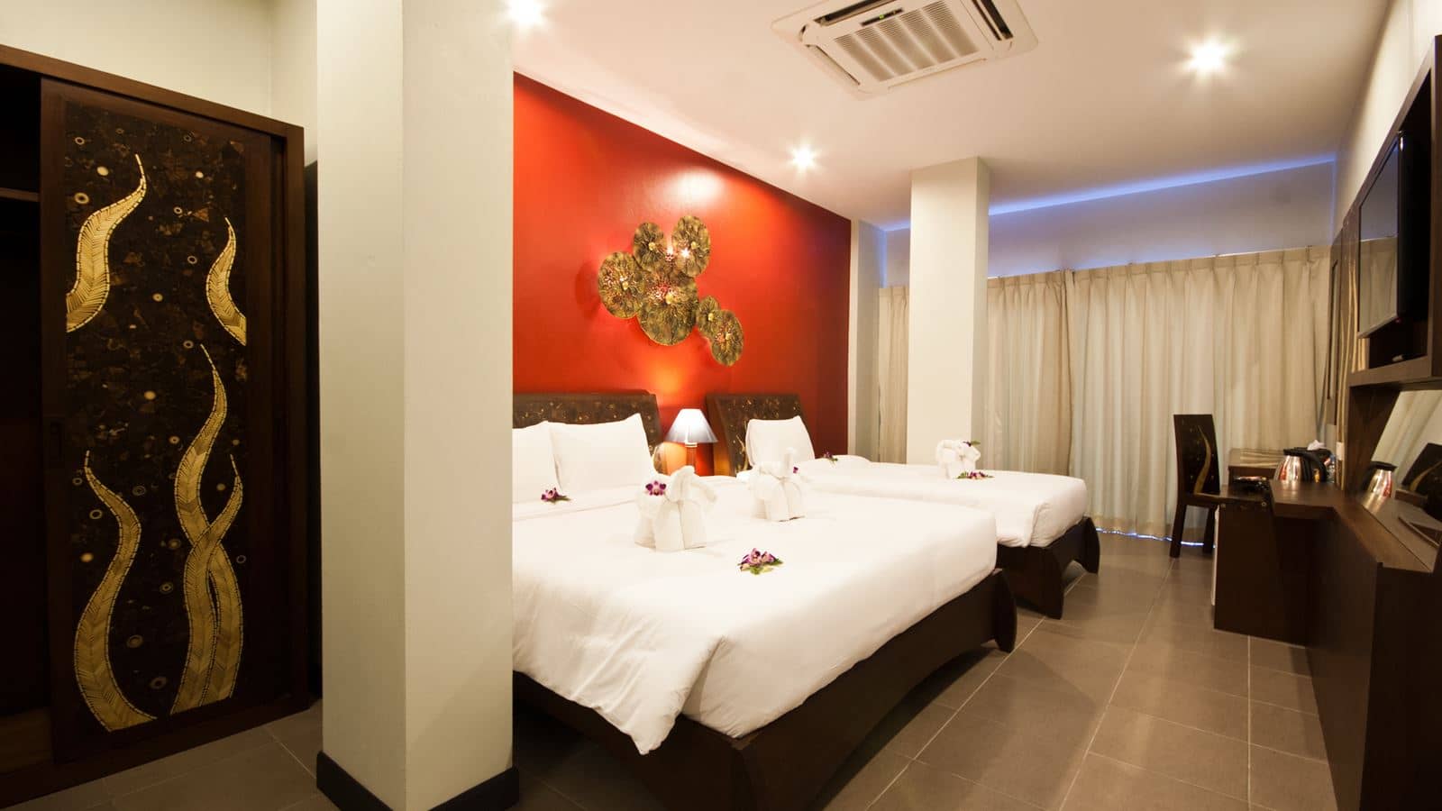 rooms-deluxe-room