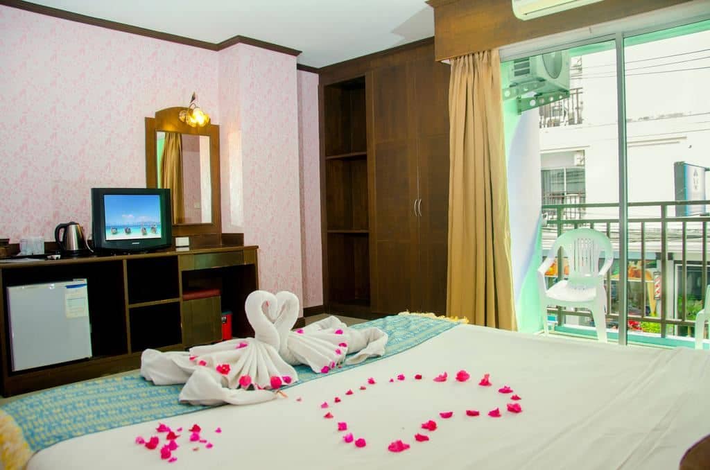 rooms-deluxe-room