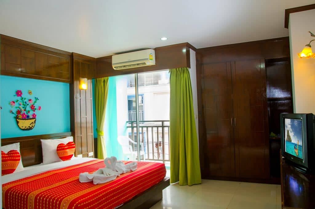 rooms-deluxe-room