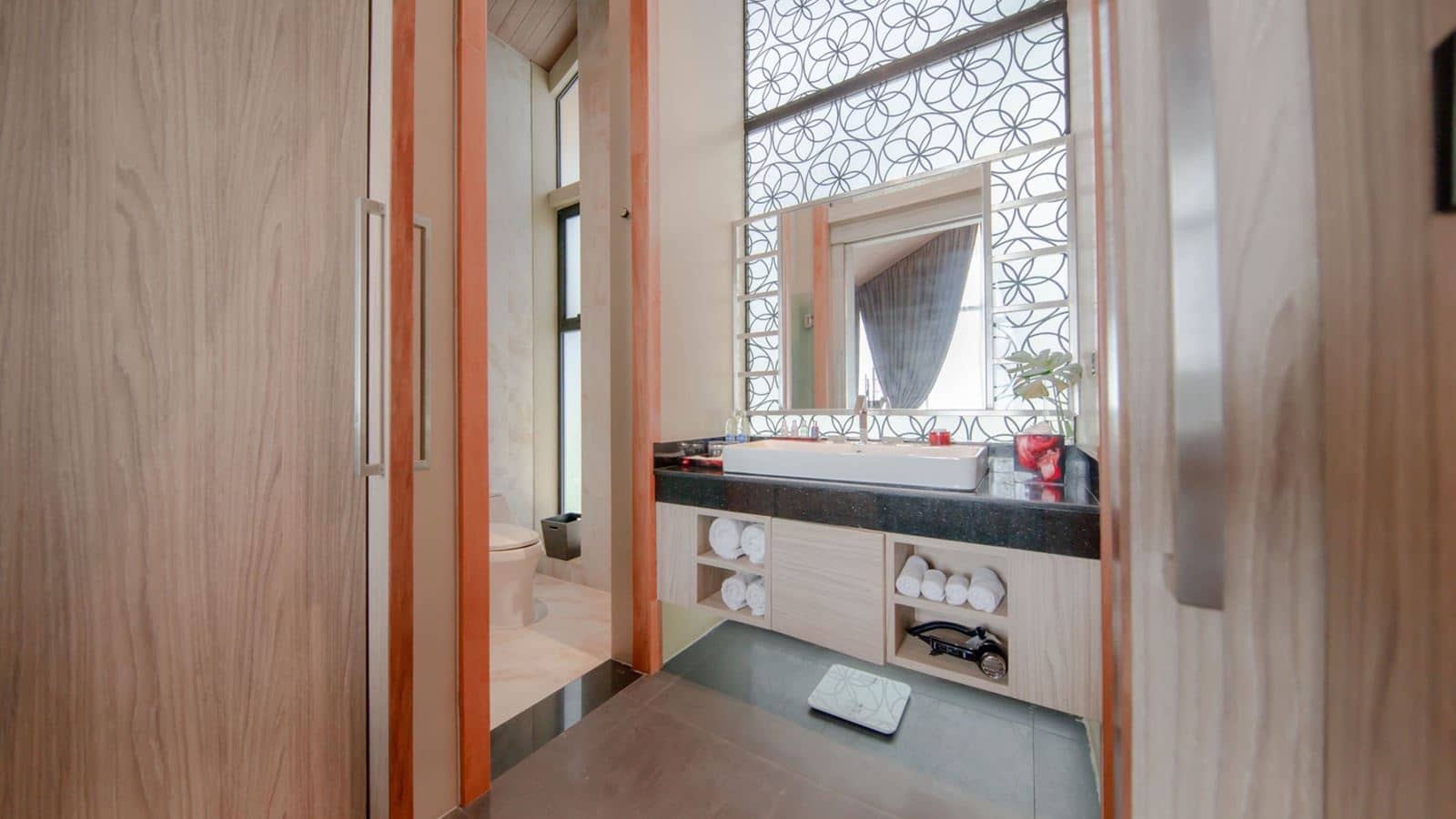 rooms-one-bedroom-pool-villa-city-view