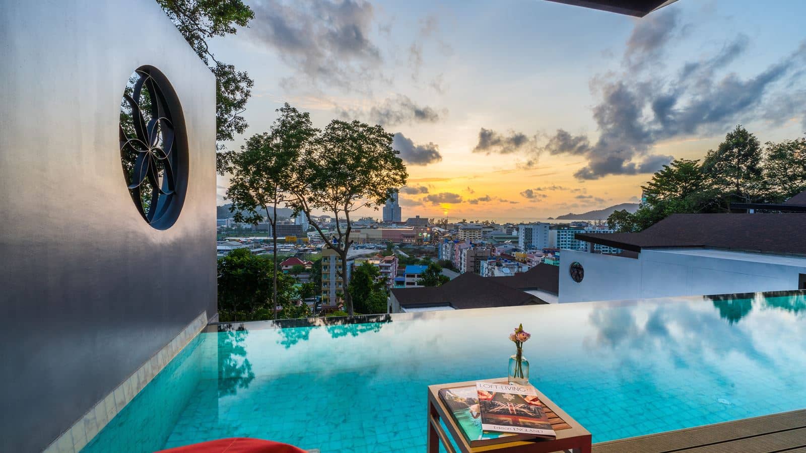 rooms-one-bedroom-pool-villa-city-view