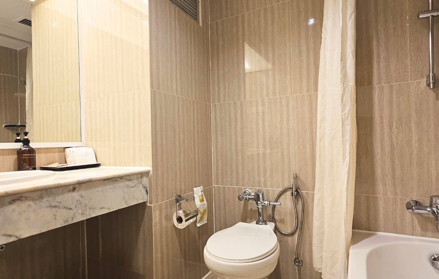 rooms-superior-family-room
