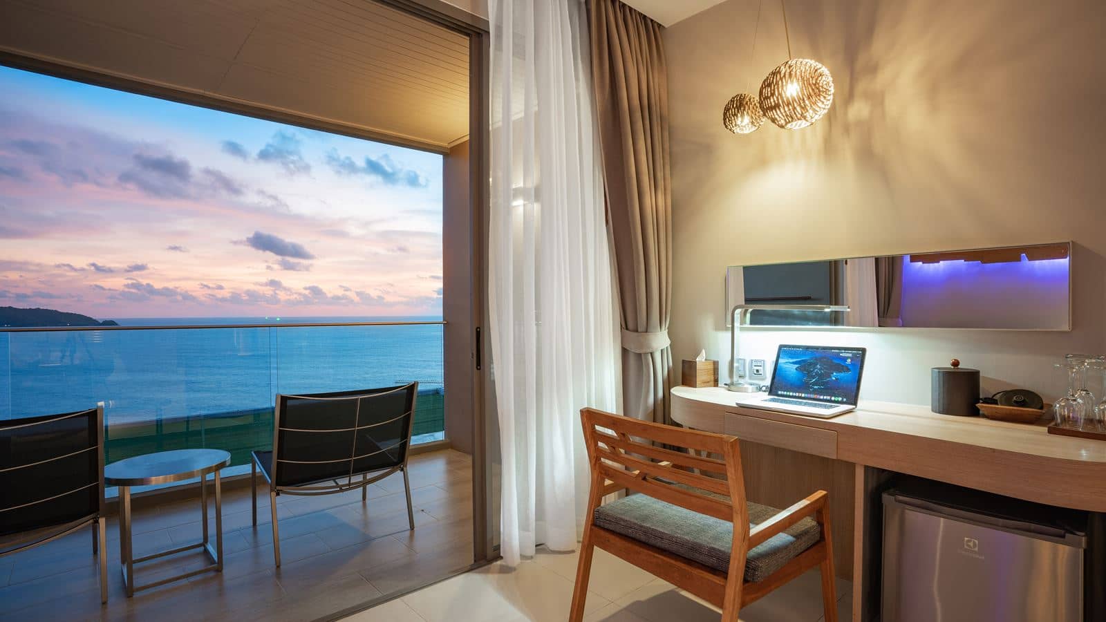 rooms-deluxe-sea-view