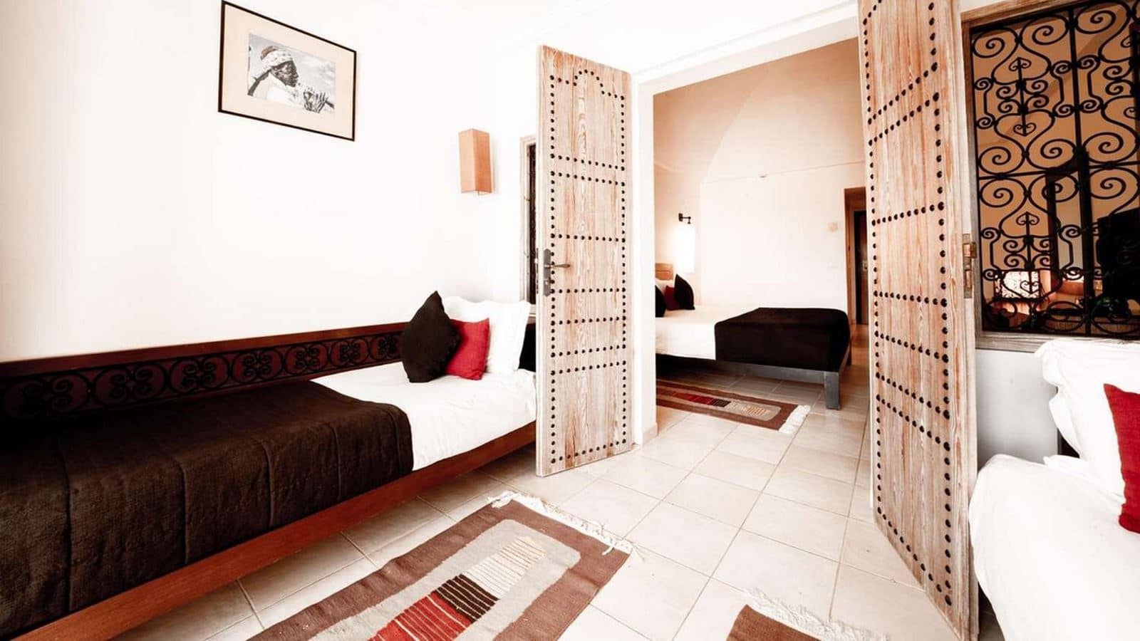 rooms-family-room-connecting-room